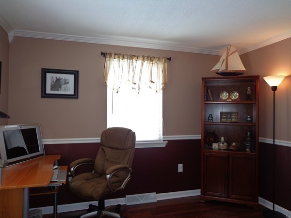 22 Pheasant Drive Springfield, MA 01119 - Photo 22 of 28 a workspace with furniture and lamp