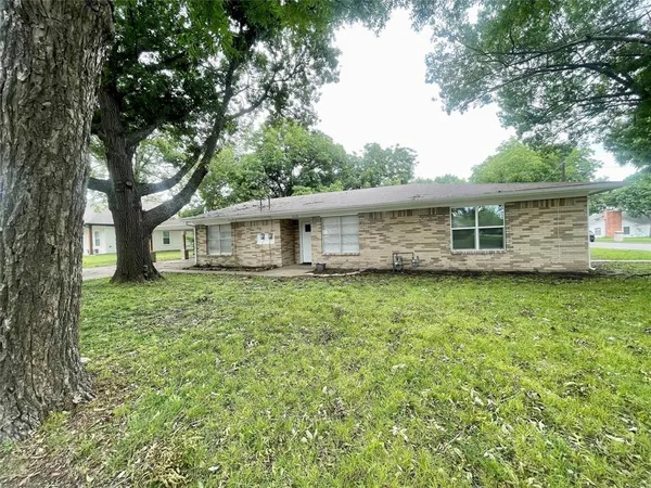$1,400 | 515 Maple Street, Farmersville, TX 75442