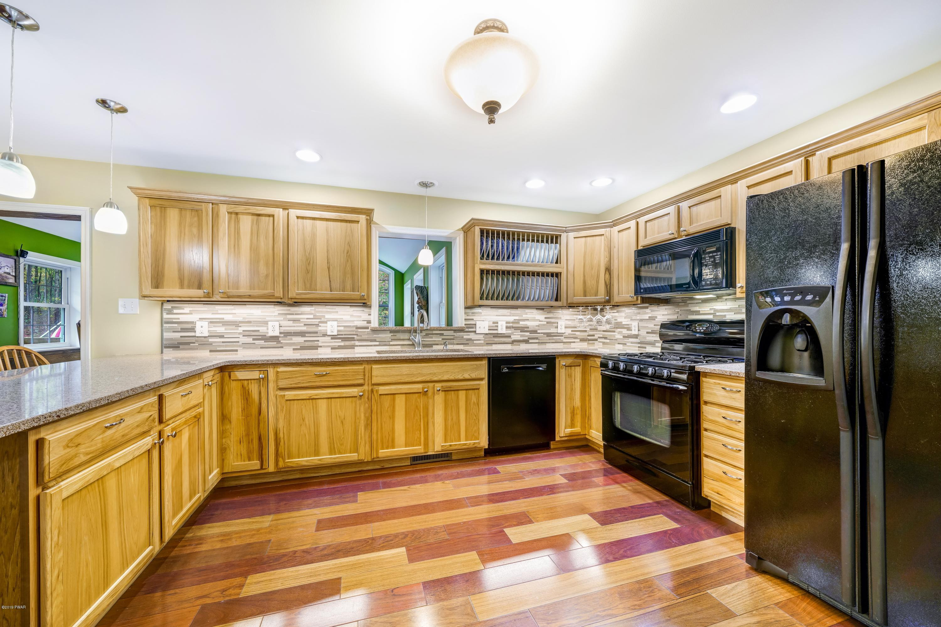 195 Fox Ridge Road Greeley, PA 18425 - Photo 5 of 39
