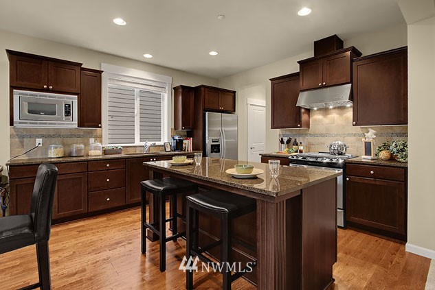 5838 Northeast 7th Place Renton, WA 98059 - Photo 4 of 8