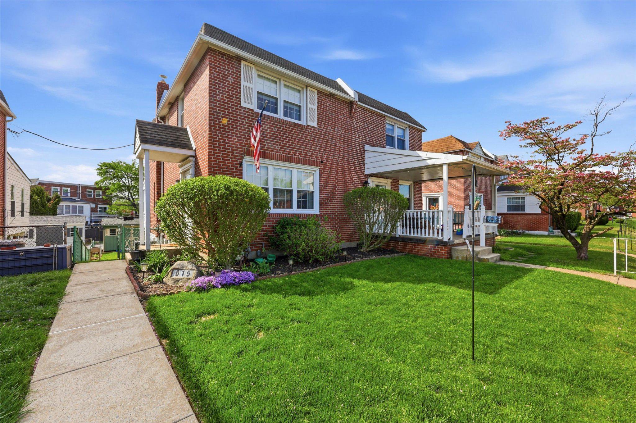 a view of a house with a yard