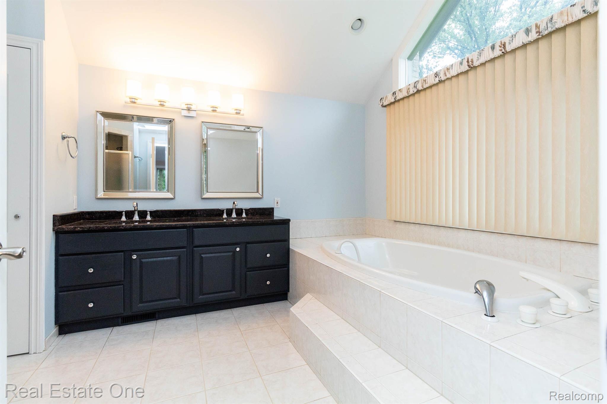 350 Nawakwa Road Rochester, MI 48307 - Photo 19 of 32 Gallery Image 19