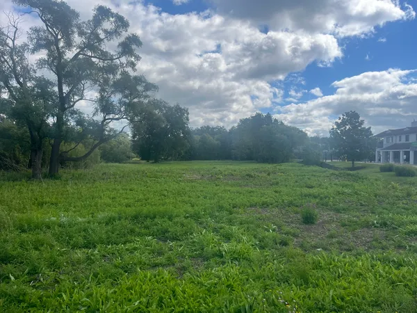 $250,000 | 20611 Highway 21, Riverwoods, IL 60015