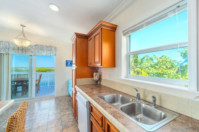 $1,599,000 | 1370 Long Beach Drive, Big Pine Key, FL 33043