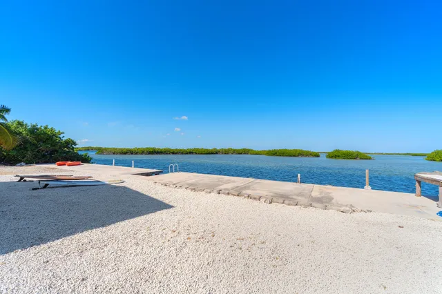 $1,599,000 | 1370 Long Beach Drive, Big Pine Key, FL 33043