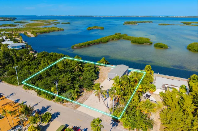 $1,599,000 | 1370 Long Beach Drive, Big Pine Key, FL 33043