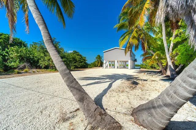 $1,599,000 | 1370 Long Beach Drive, Big Pine Key, FL 33043