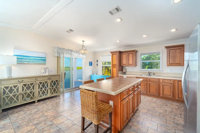 $1,599,000 | 1370 Long Beach Drive, Big Pine Key, FL 33043