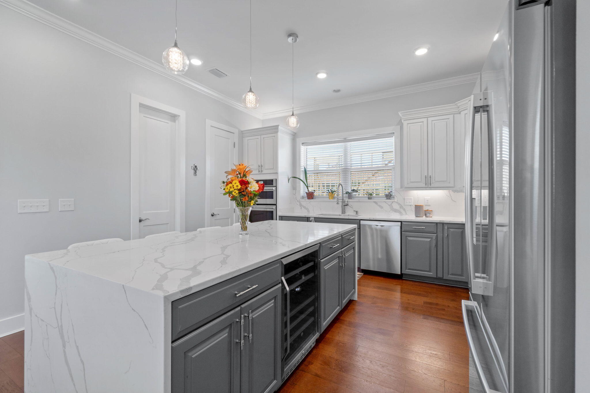 234 Inverrary Drive Destin, FL 32541 - Photo 20 of 53 a kitchen with a sink stove and cabinets