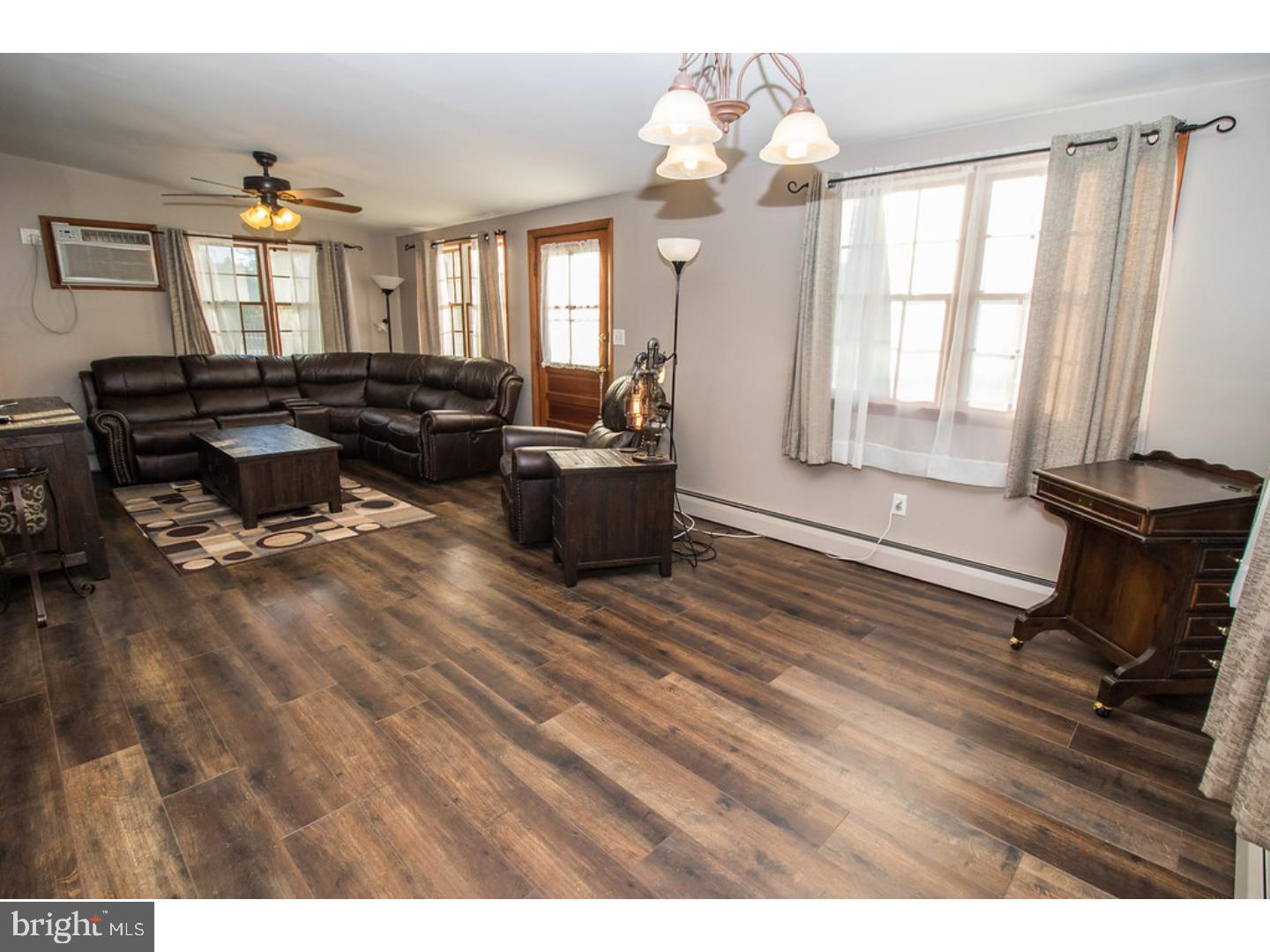 41 Canoebirch Road Levittown, PA 19057 - Photo 11 of 22 Family Room
