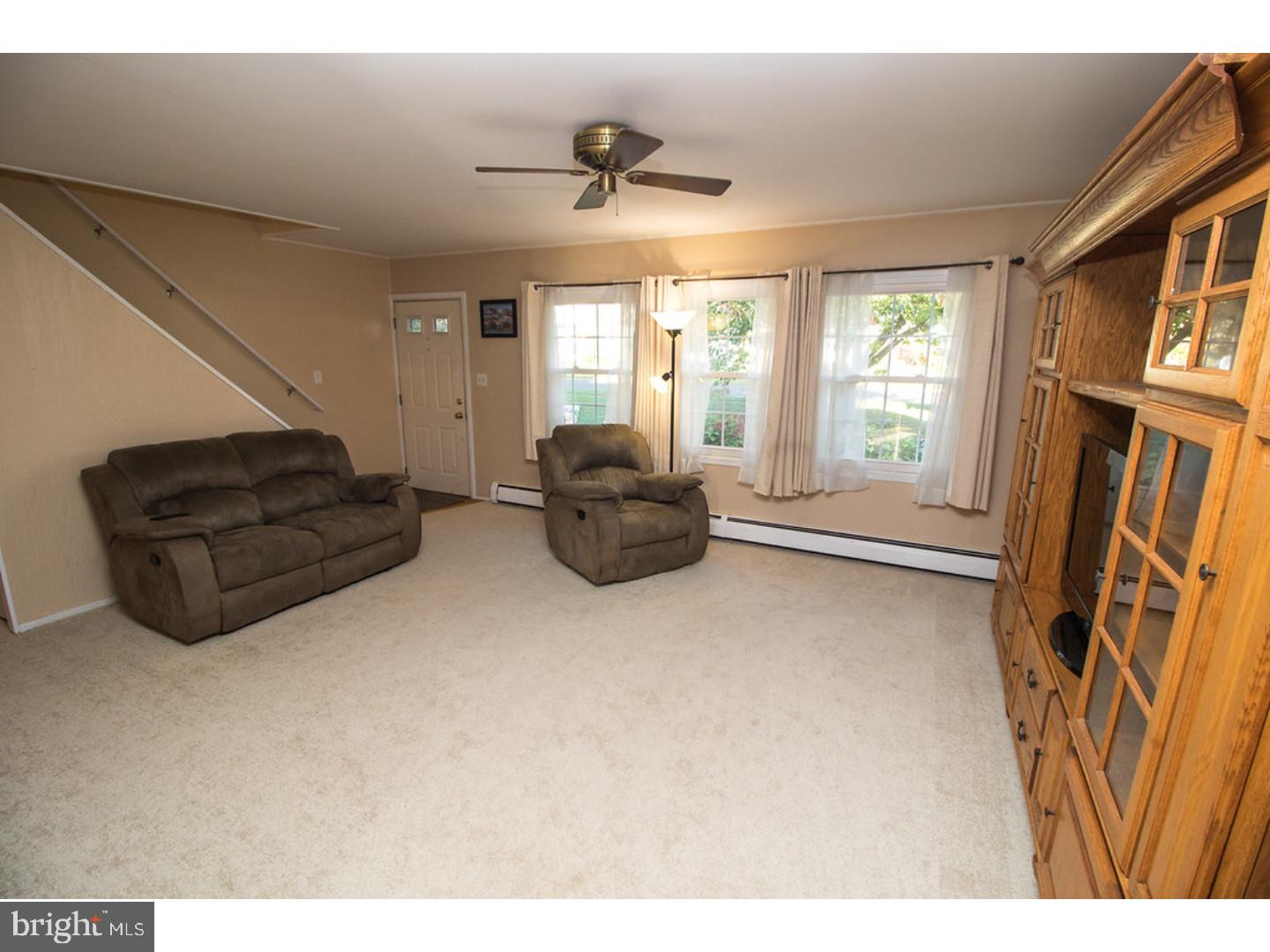 41 Canoebirch Road Levittown, PA 19057 - Photo 4 of 22 Living Room