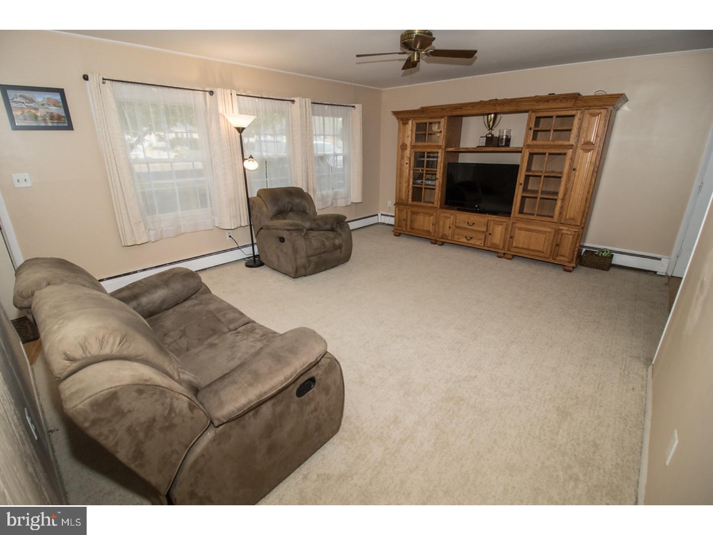 41 Canoebirch Road Levittown, PA 19057 - Photo 5 of 22 Living Room