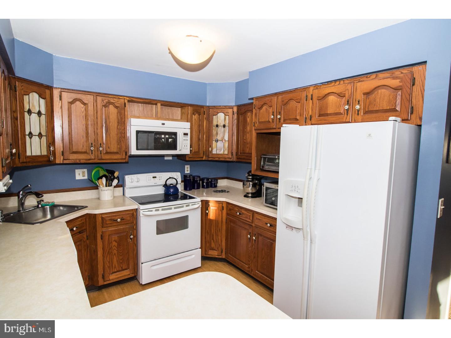 41 Canoebirch Road Levittown, PA 19057 - Photo 8 of 22 Kitchen
