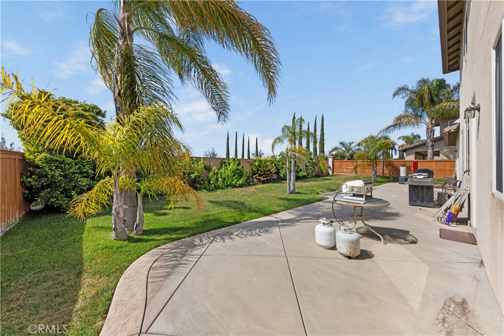34138 Amici Street Temecula, CA 92592 - Photo 32 of 45 a view of a backyard with sitting area
