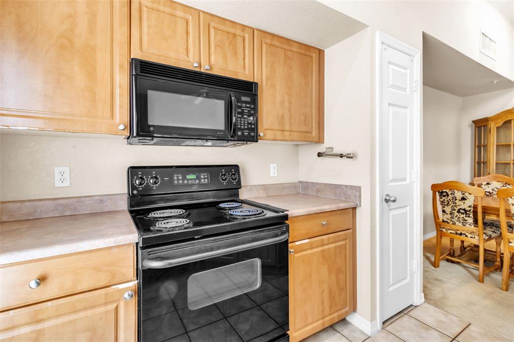 5541 Rosehill Road, Unit 202 Sarasota, FL 34233 - Photo 20 of 47