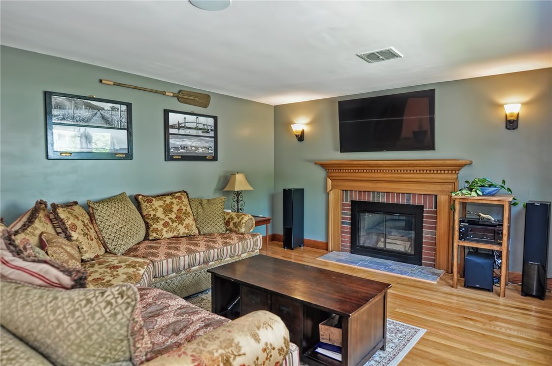 85 Union Street Warren, RI 02885 - Photo 3 of 24 Gallery Image 3