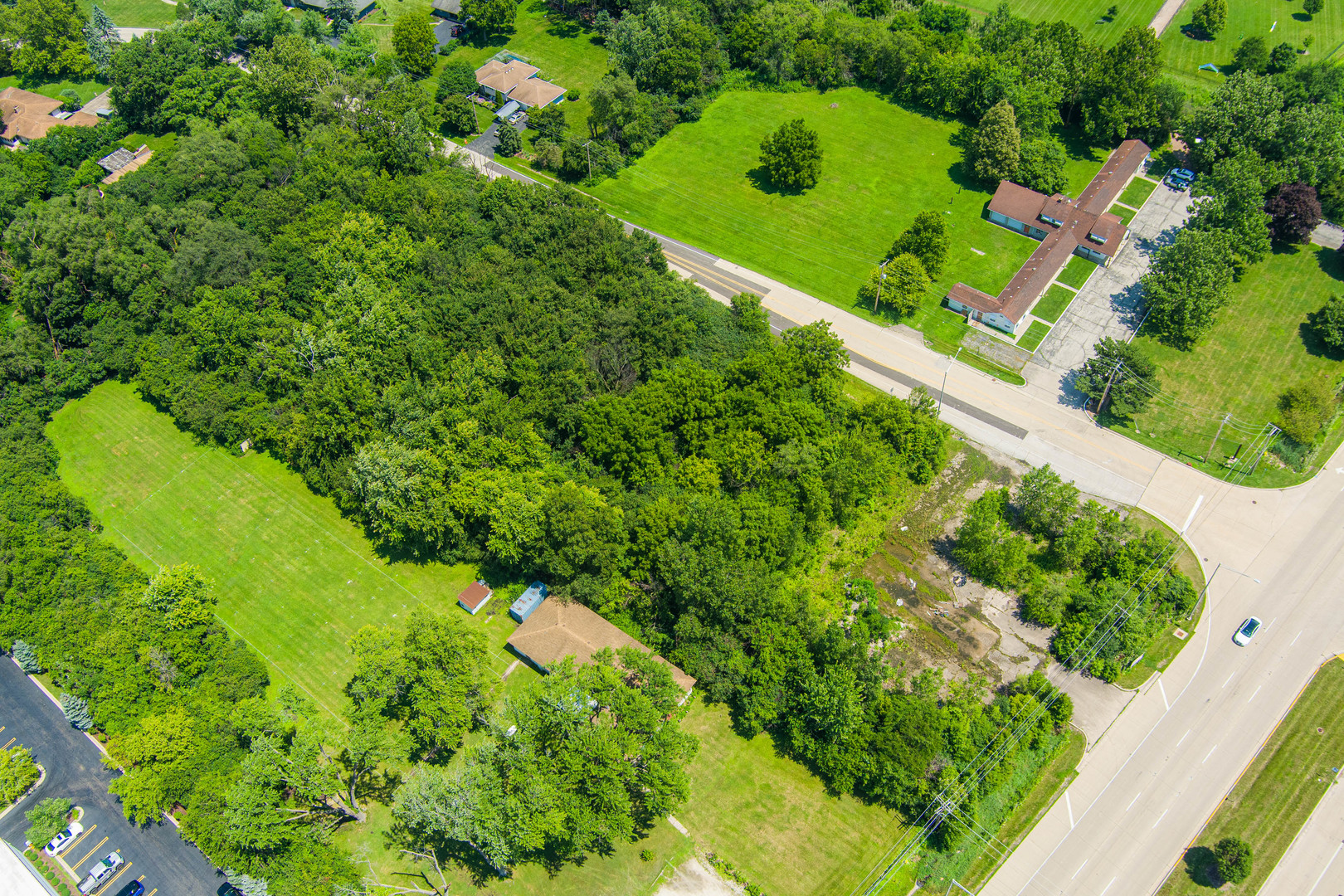 27-w046 North Avenue Carol Stream, IL 60188 - Photo 15 of 16 an aerial view of a yard