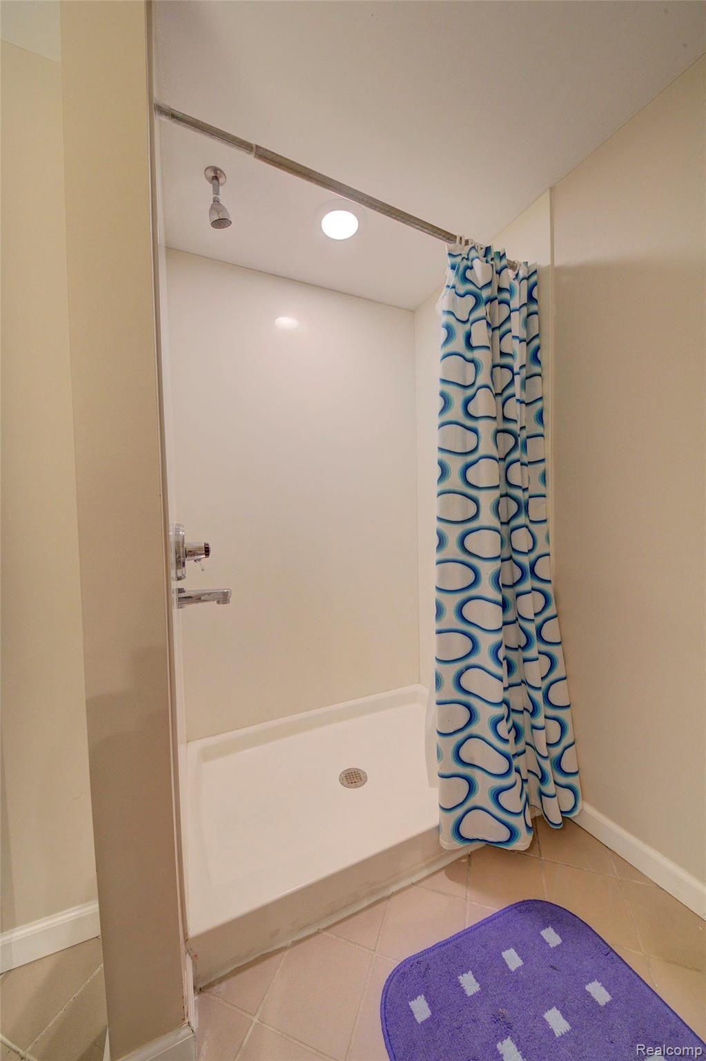 2050 North Long Lake Road Fenton, MI 48430 - Photo 25 of 38 4H8A1472_3_4.jpg