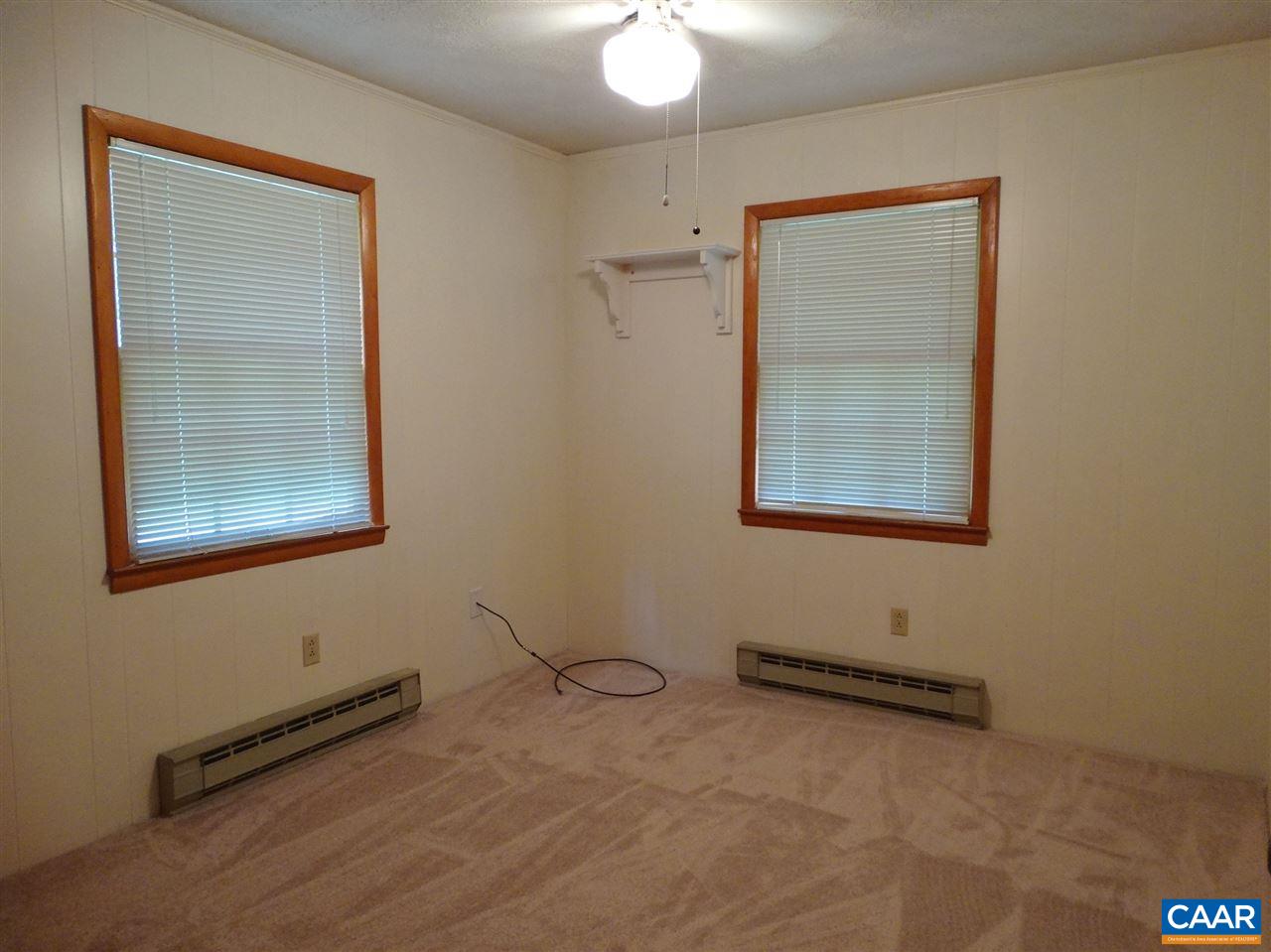 992 Advance Mills Road Ruckersville, VA 22968 - Photo 23 of 34 an empty room with a workbench