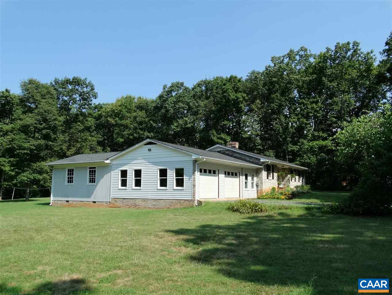 992 Advance Mills Road Ruckersville, VA 22968 - Photo 4 of 34 a front view of a house with a garden