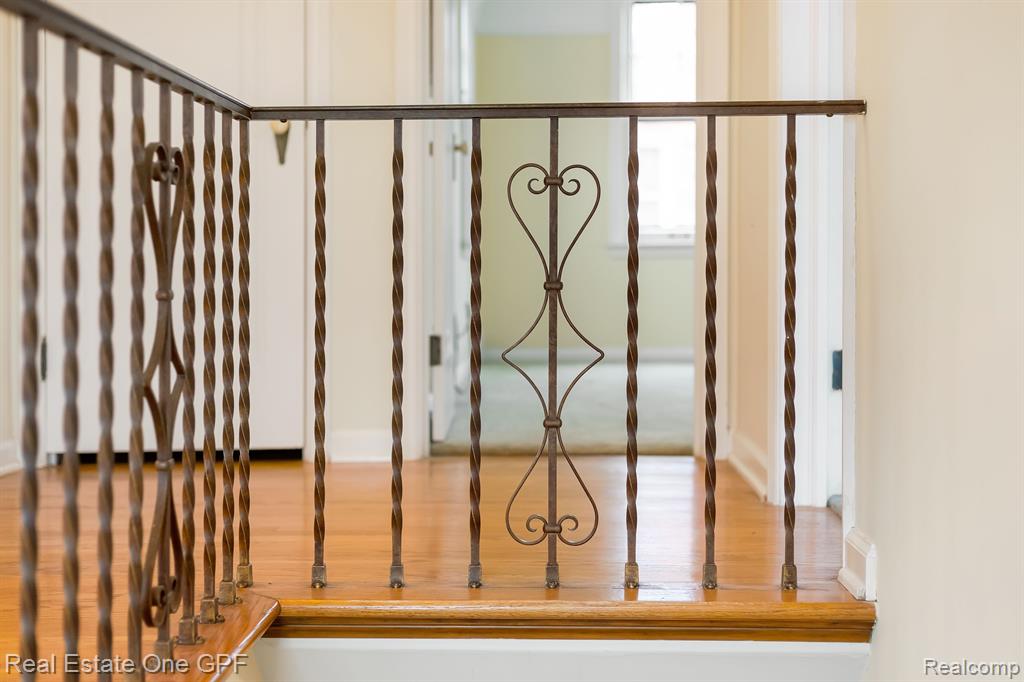 879 Roslyn Road Grosse Pointe Woods, MI 48236 - Photo 21 of 39