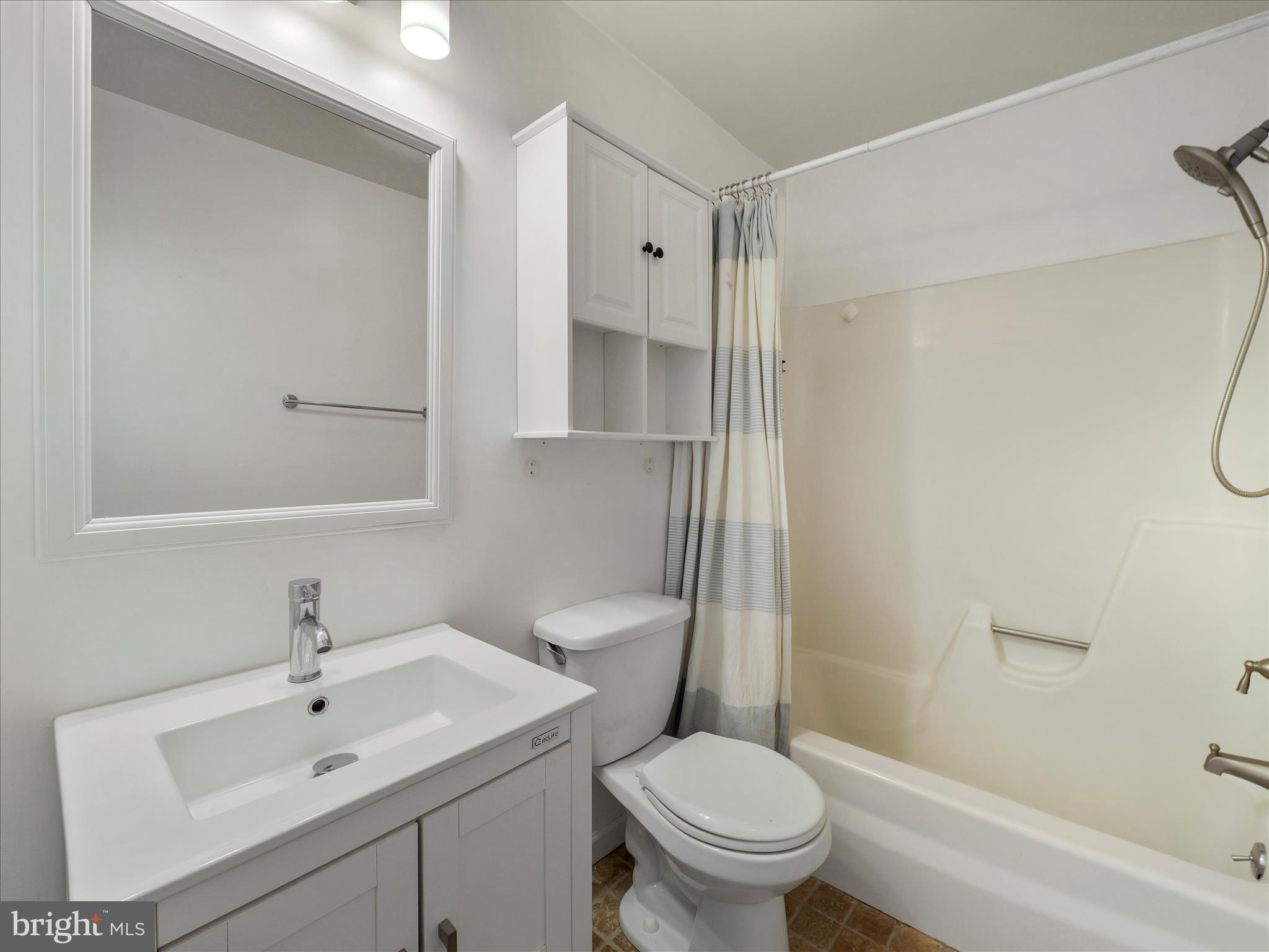 103 East 8th Street, Unit F Frederick, MD 21701 - Photo 17 of 32 Full Bathroom