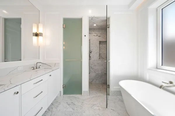 $2,100,000 | 1302 West Newport Avenue, Unit 2, Chicago, IL 60657