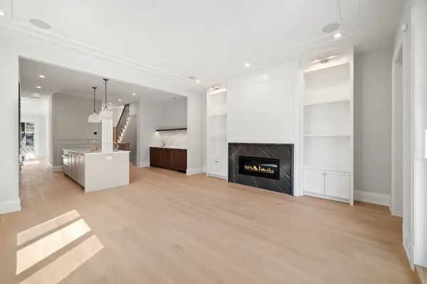 $2,100,000 | 1302 West Newport Avenue, Unit 2, Chicago, IL 60657