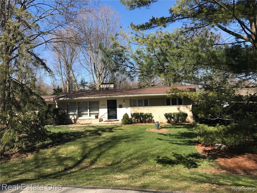 28353 Quail Hollow Road Farmington Hills, MI 48331 - Photo 3 of 31