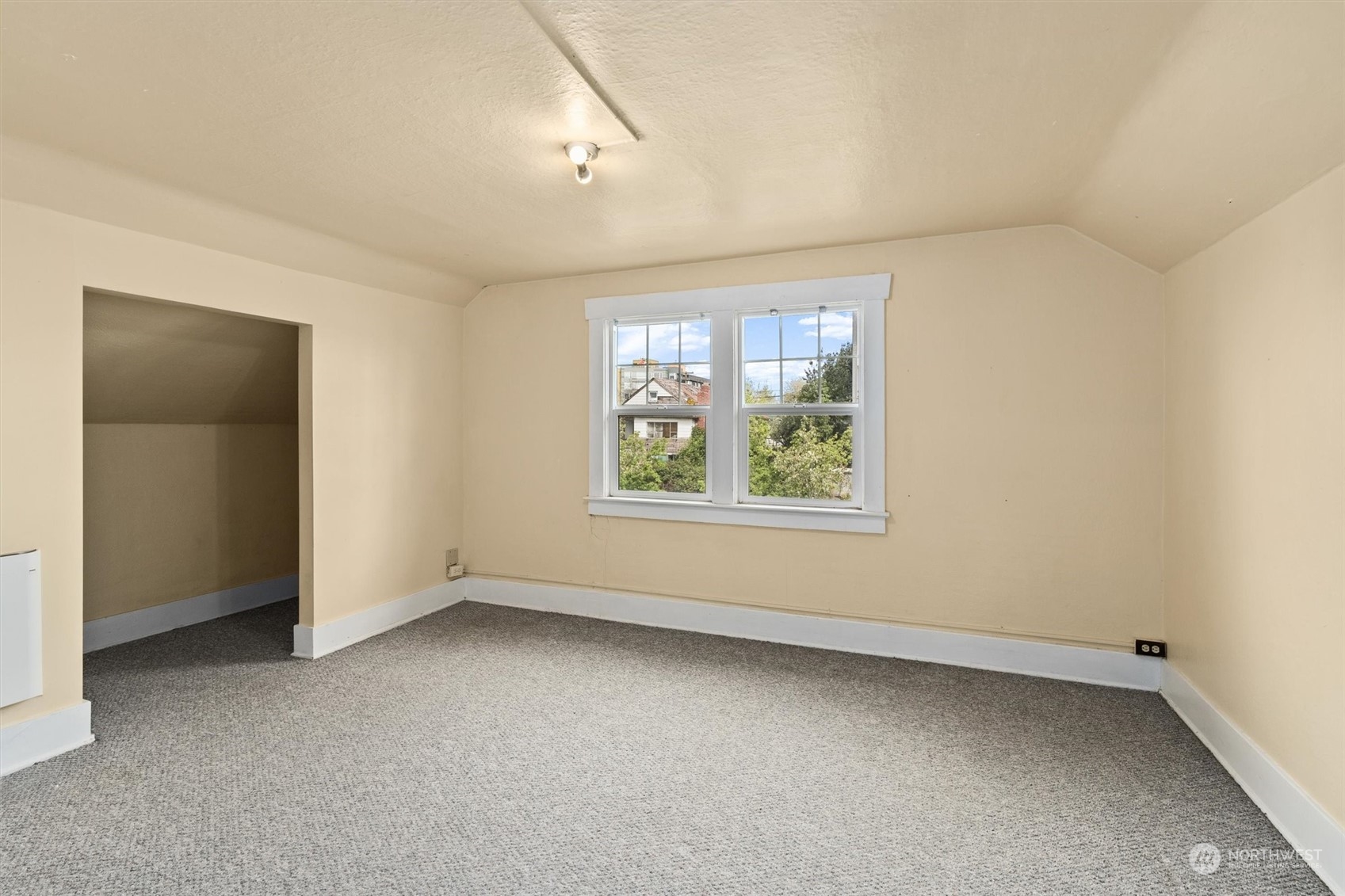 2813 15th Avenue South Seattle, WA 98144 - Photo 21 of 32 an empty room with windows