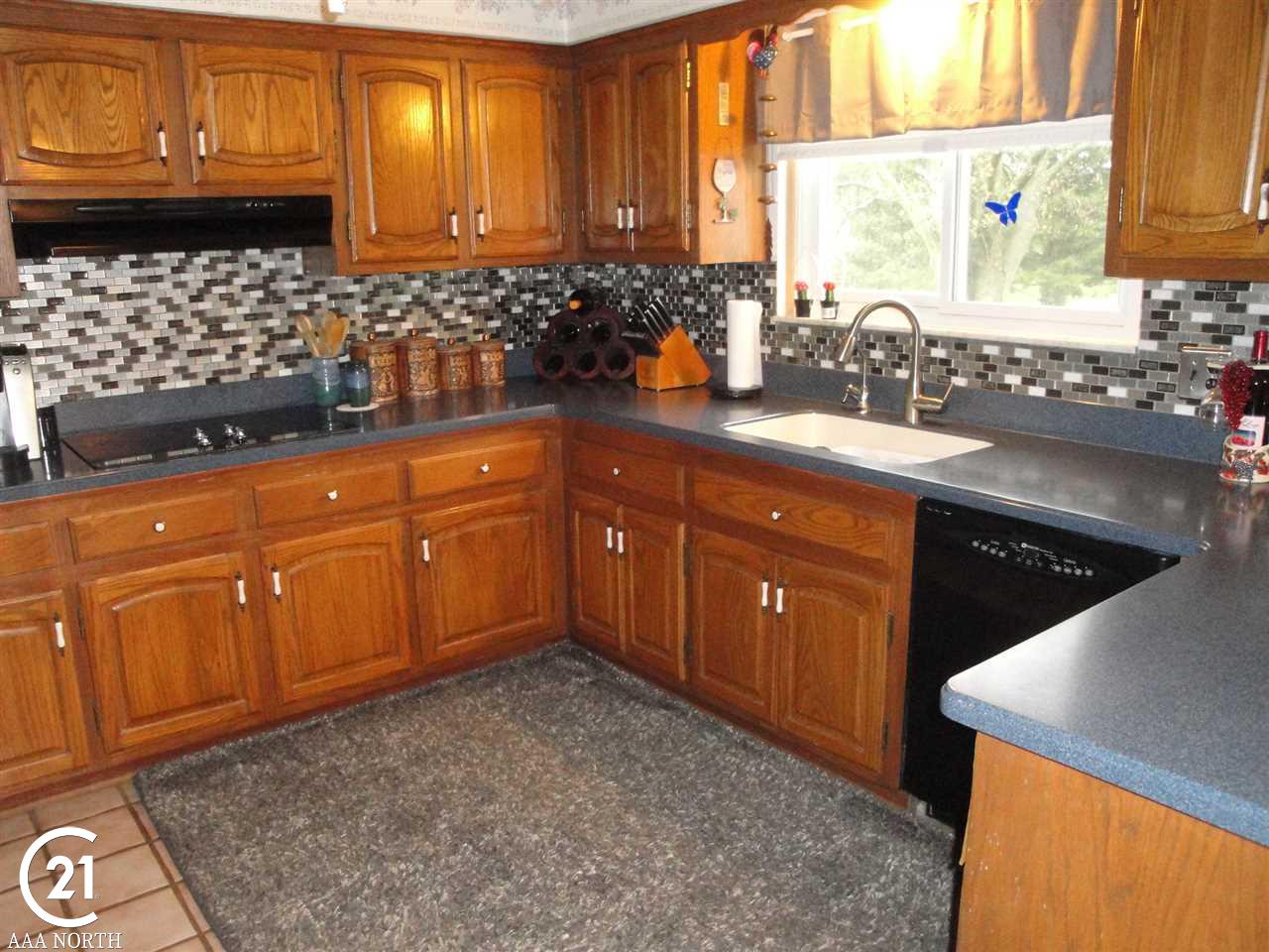 5249 Sandhill Road Almont, MI 48003 - Photo 5 of 31 31378072-4.JPG