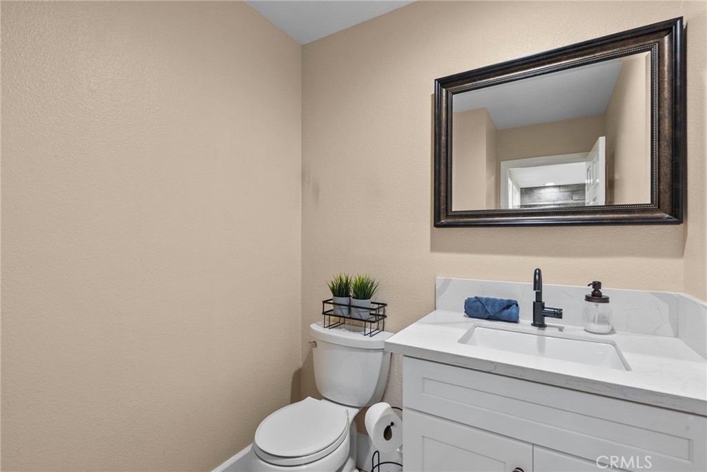 22035 Conway Place Saugus, CA 91350 - Photo 16 of 34