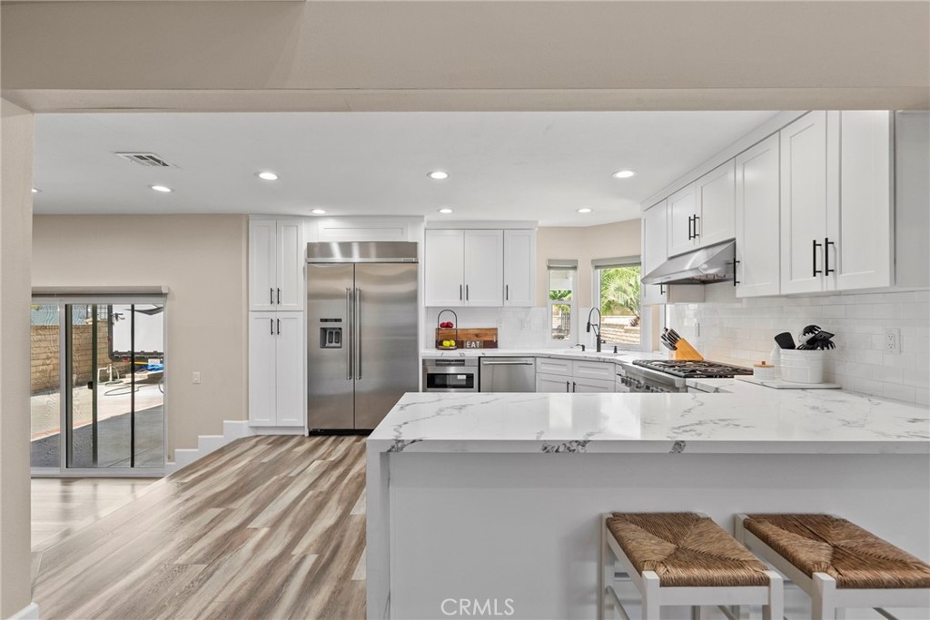 22035 Conway Place Saugus, CA 91350 - Photo 2 of 34