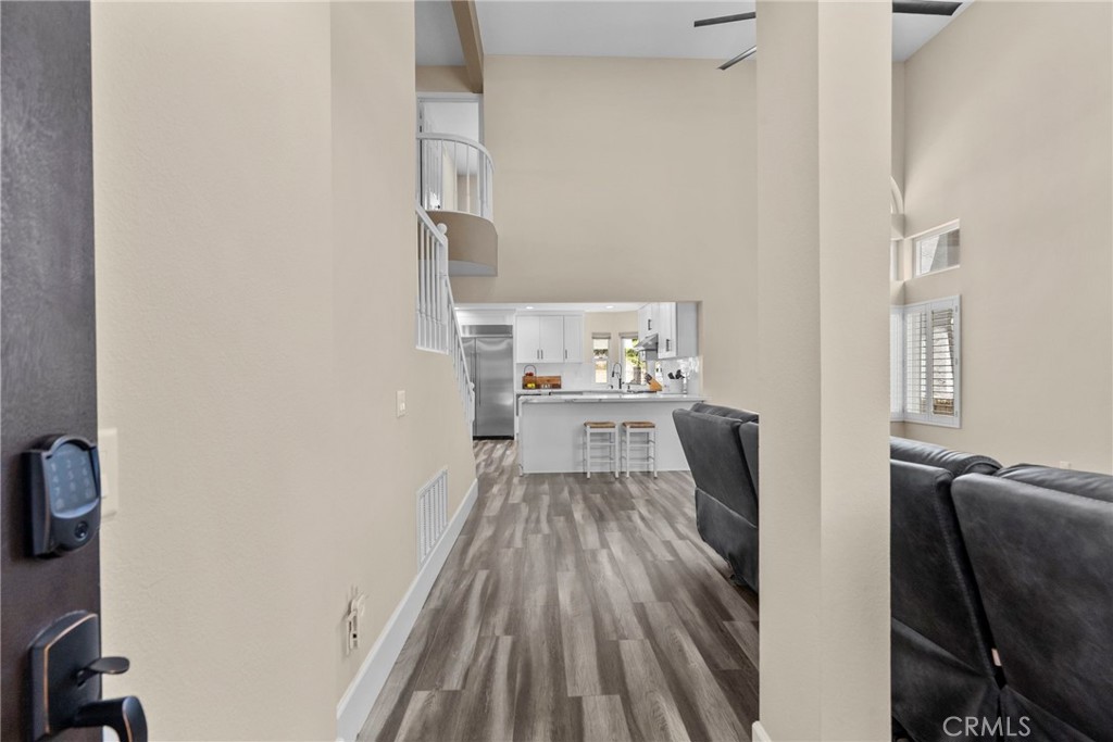 22035 Conway Place Saugus, CA 91350 - Photo 4 of 34