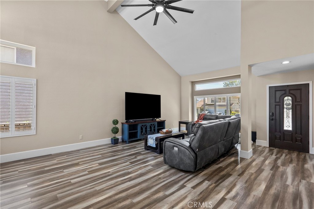 22035 Conway Place Saugus, CA 91350 - Photo 5 of 34