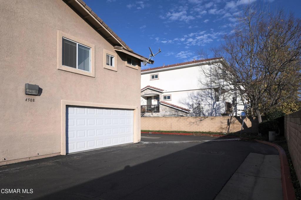 4508 Apricot Road, Unit B Simi Valley, CA 93063 - Photo 40 of 44 a view of outdoor space and yard