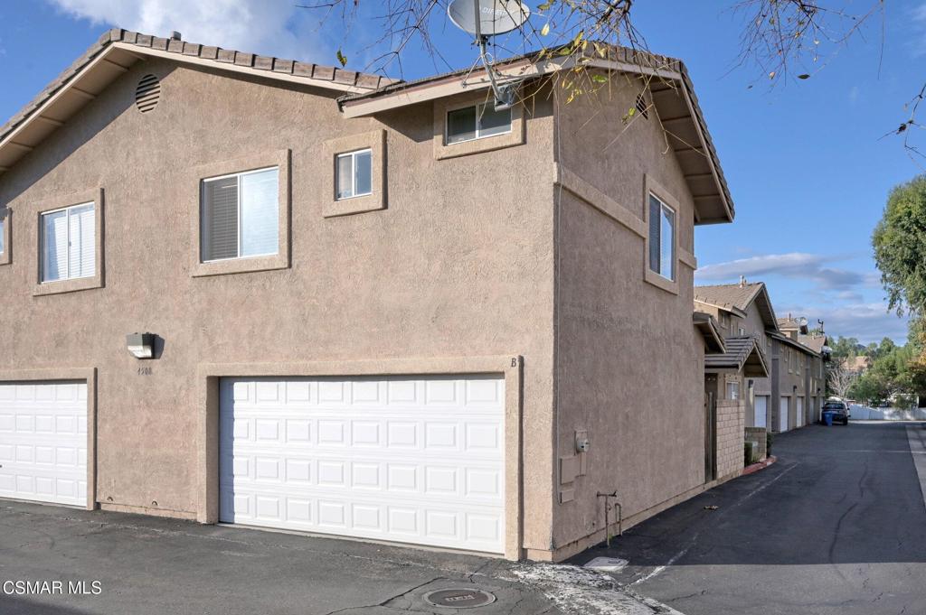 4508 Apricot Road, Unit B Simi Valley, CA 93063 - Photo 42 of 44 a front view of a house with a yard