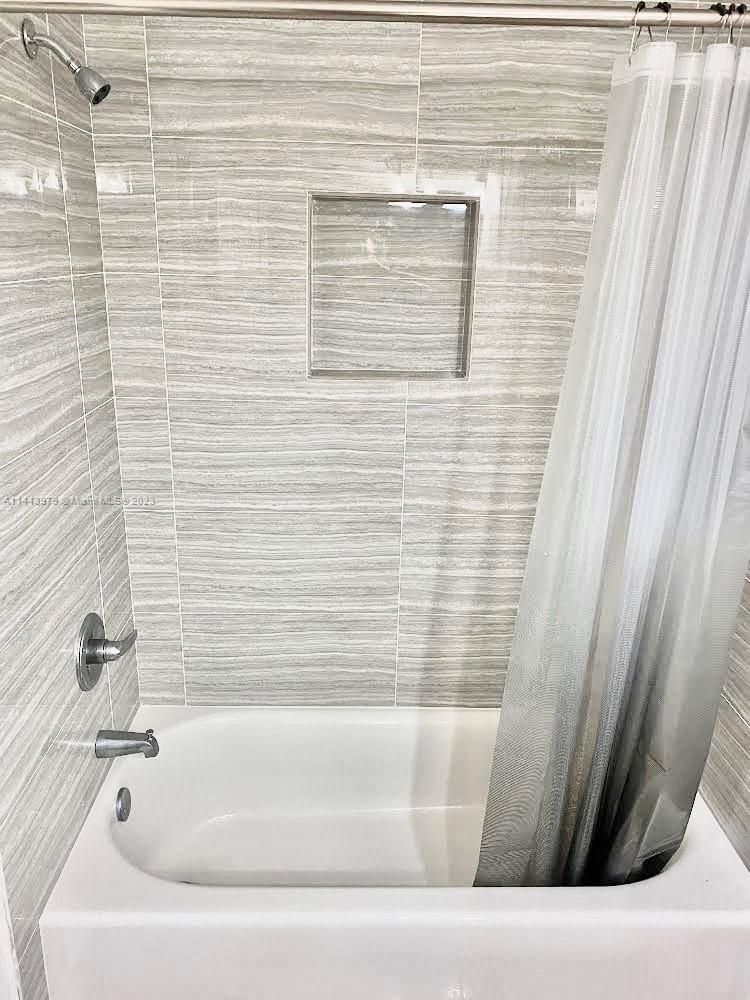 11370 Southwest 118th Street Miami, FL 33176 - Photo 19 of 26 a bathroom with a bathtub