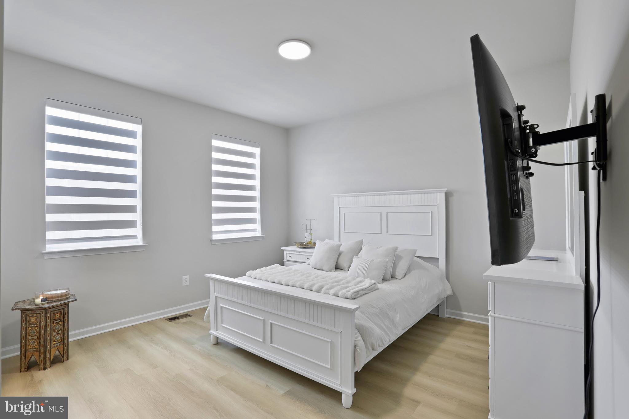 1011 Monocacy Crossing Parkway Brunswick, MD 21716 - Photo 23 of 43 a living room with furniture and a window