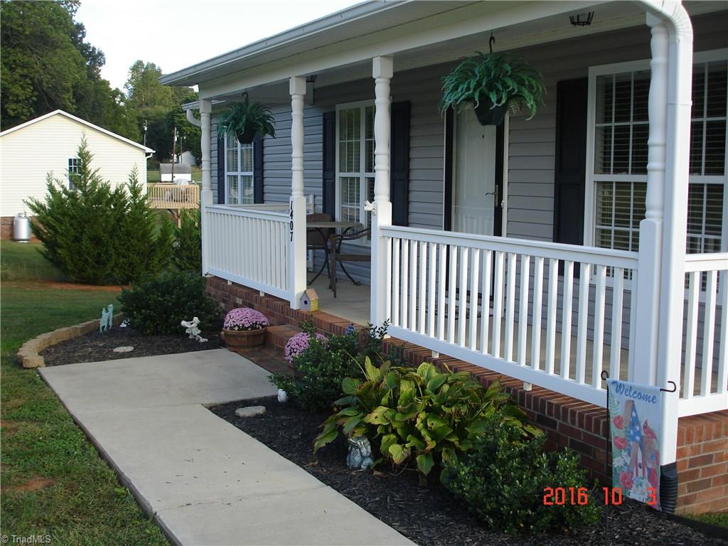 1407 William Fowler Road King, NC 27021 - Photo 3 of 25