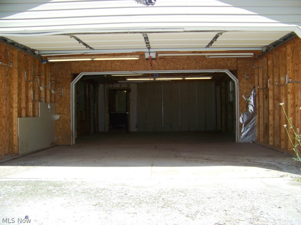 331 North Raccoon Road Youngstown, OH 44515 - Photo 3 of 19 Gallery Image 3