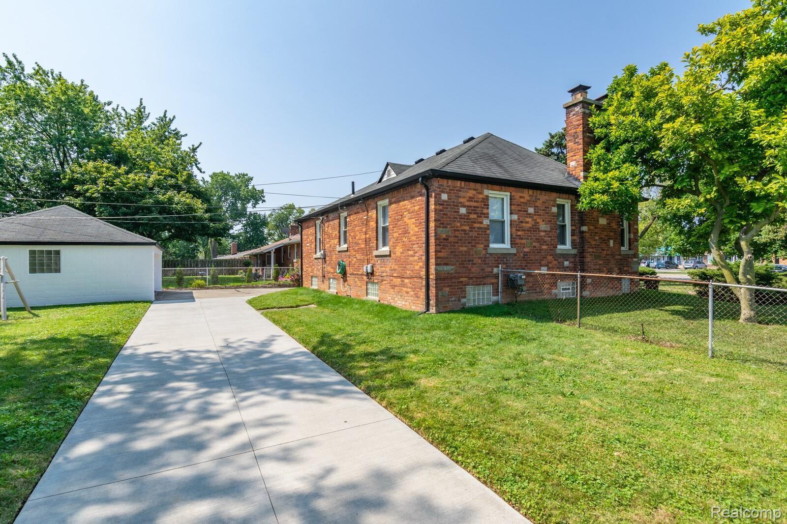 21560 Kelly Road Eastpointe, MI 48021 - Photo 21 of 23 23_DSC_8753_mls.jpg