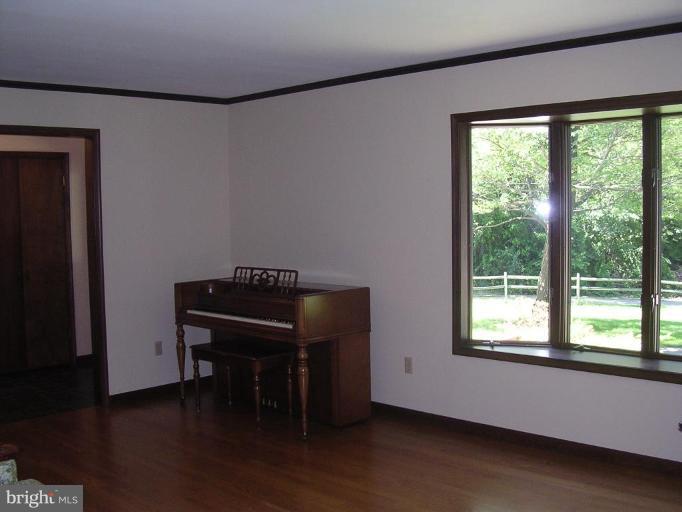 11505 Emack Road Beltsville, MD 20705 - Photo 11 of 17 Living Room