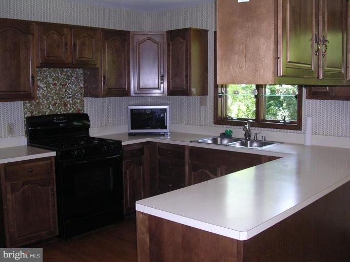 11505 Emack Road Beltsville, MD 20705 - Photo 4 of 17 Kitchen