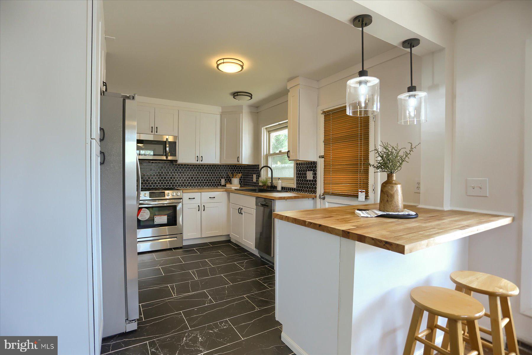 3609 Colonial Road Harrisburg, PA 17109 - Photo 4 of 26 Gallery Image 4