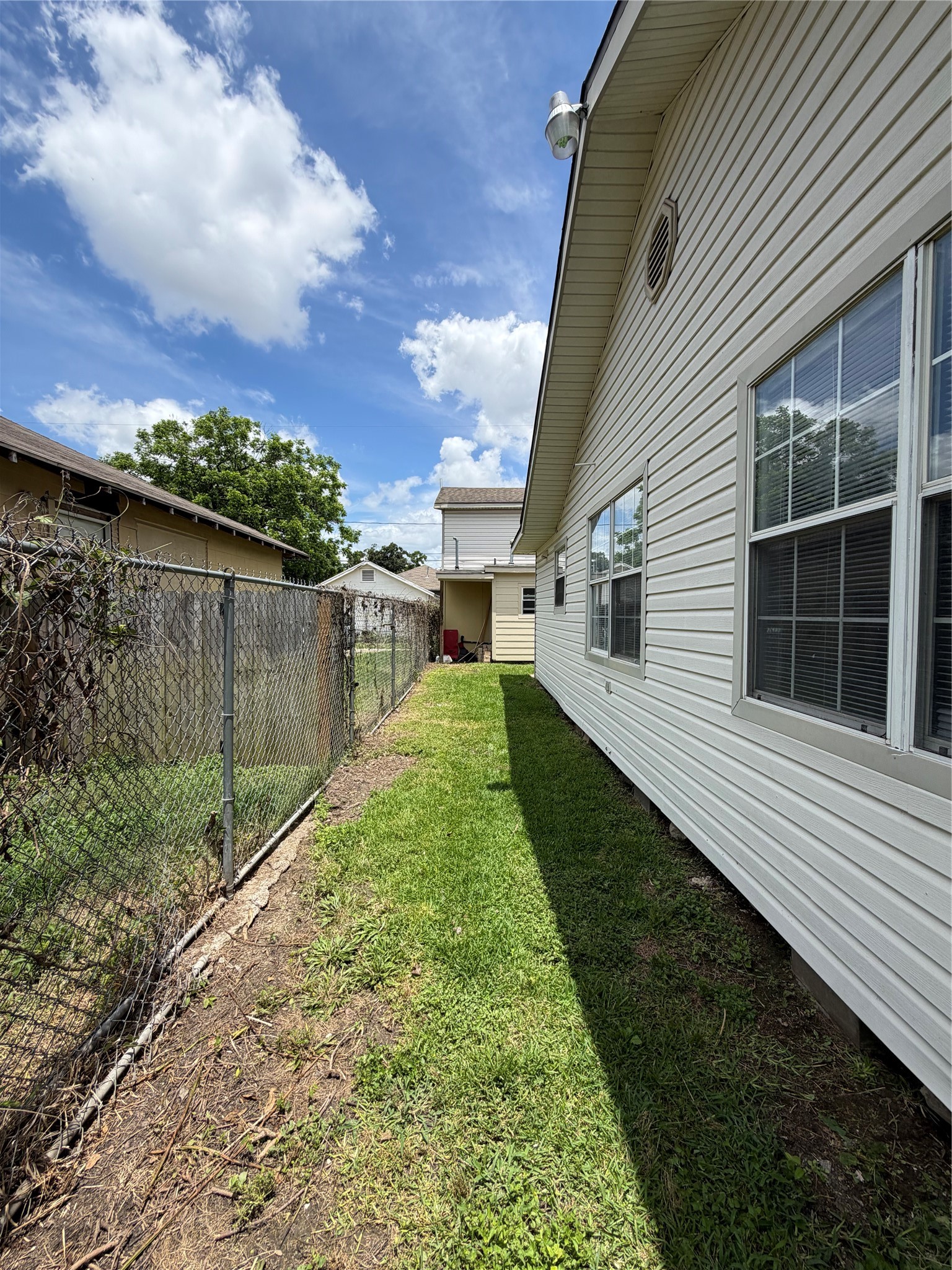 111 Inlane Street Houston, TX 77012 - Photo 11 of 33