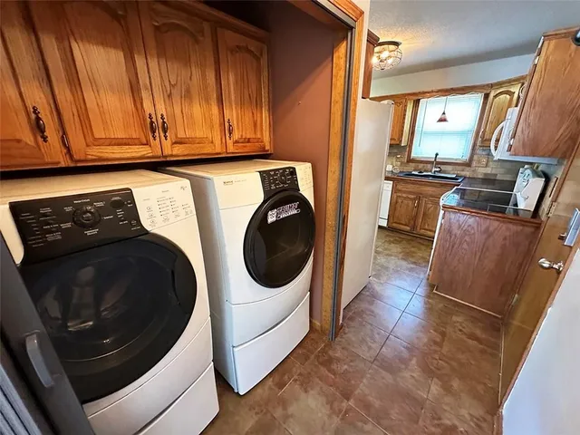 $389,900 | 1152 Southwest Pacific Circle, Lee's Summit, MO 64081