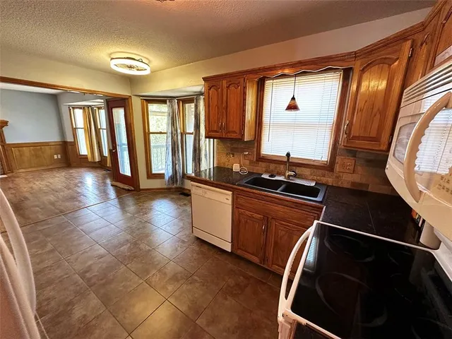 $389,900 | 1152 Southwest Pacific Circle, Lee's Summit, MO 64081