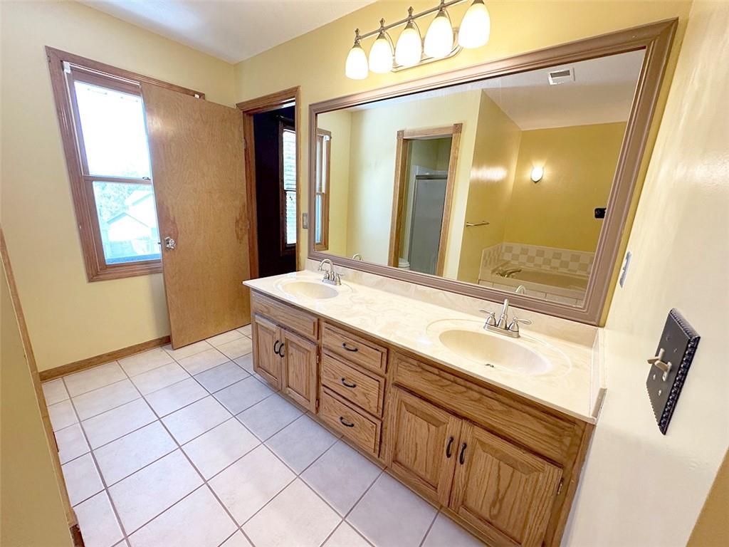 1152 Southwest Pacific Circle Lee's Summit, MO 64081 - Photo 37 of 97