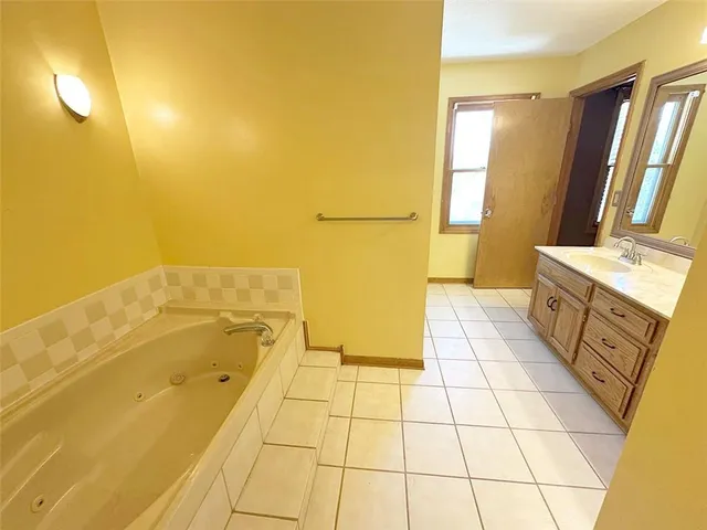 $389,900 | 1152 Southwest Pacific Circle, Lee's Summit, MO 64081